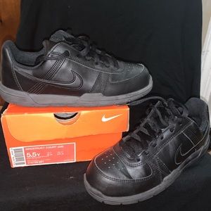 Nike Leather NDestrukt Court Size 5.5